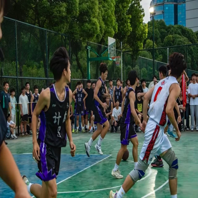 田径接力阵容分析:年轻化视角的第126组观察